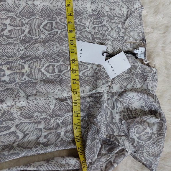 Linea Women's Gray Snake Print Blouse Size 12 - Picture 4 of 8